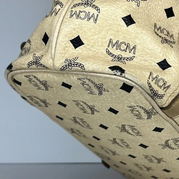 MCM VISETOS SHOULDER BAG IVORY MEDIUM
Beautiful Bag!!! ❤️ - Picture 7 of 11